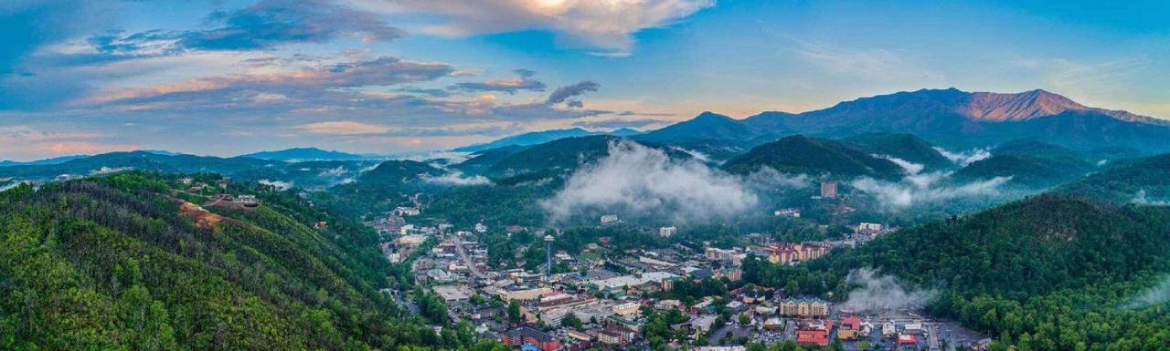 Smoky Mountains Studio With Balcony 개틀린버그 외부 사진