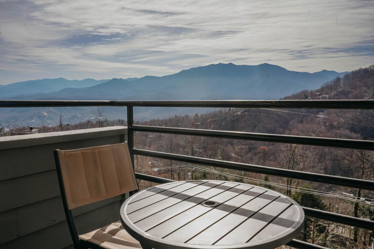 Smoky Mountains Studio With Balcony 개틀린버그 외부 사진
