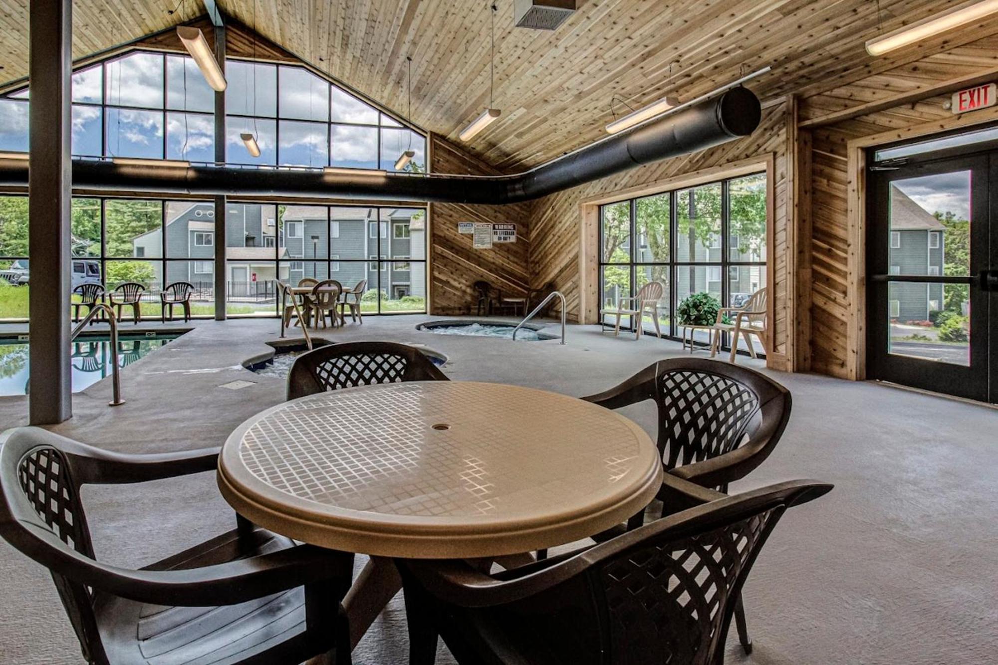 Smoky Mountains Studio With Balcony 개틀린버그 외부 사진